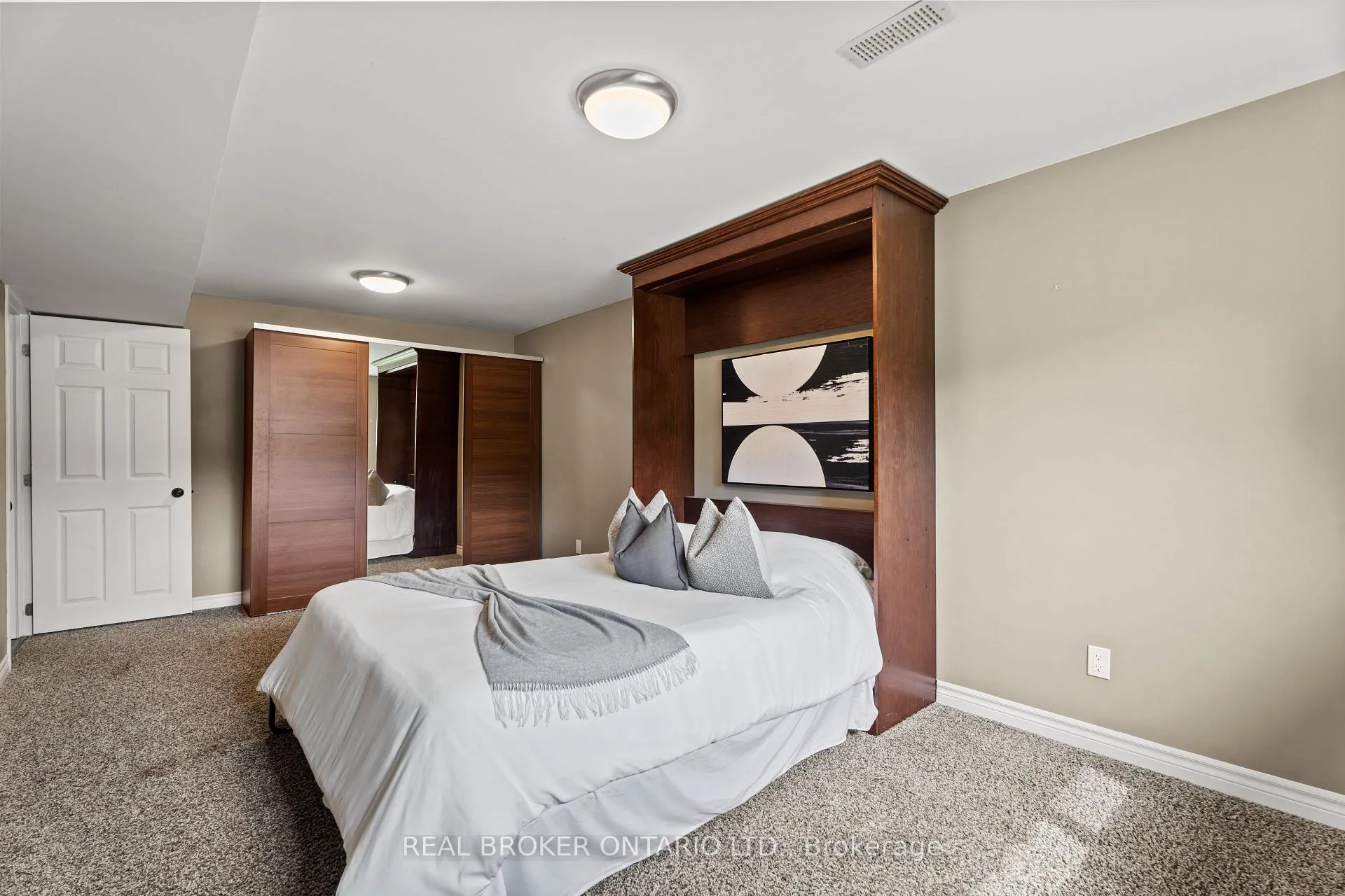Photo 30 of 204A Springfield Crescent, Waterloo — HOMEH