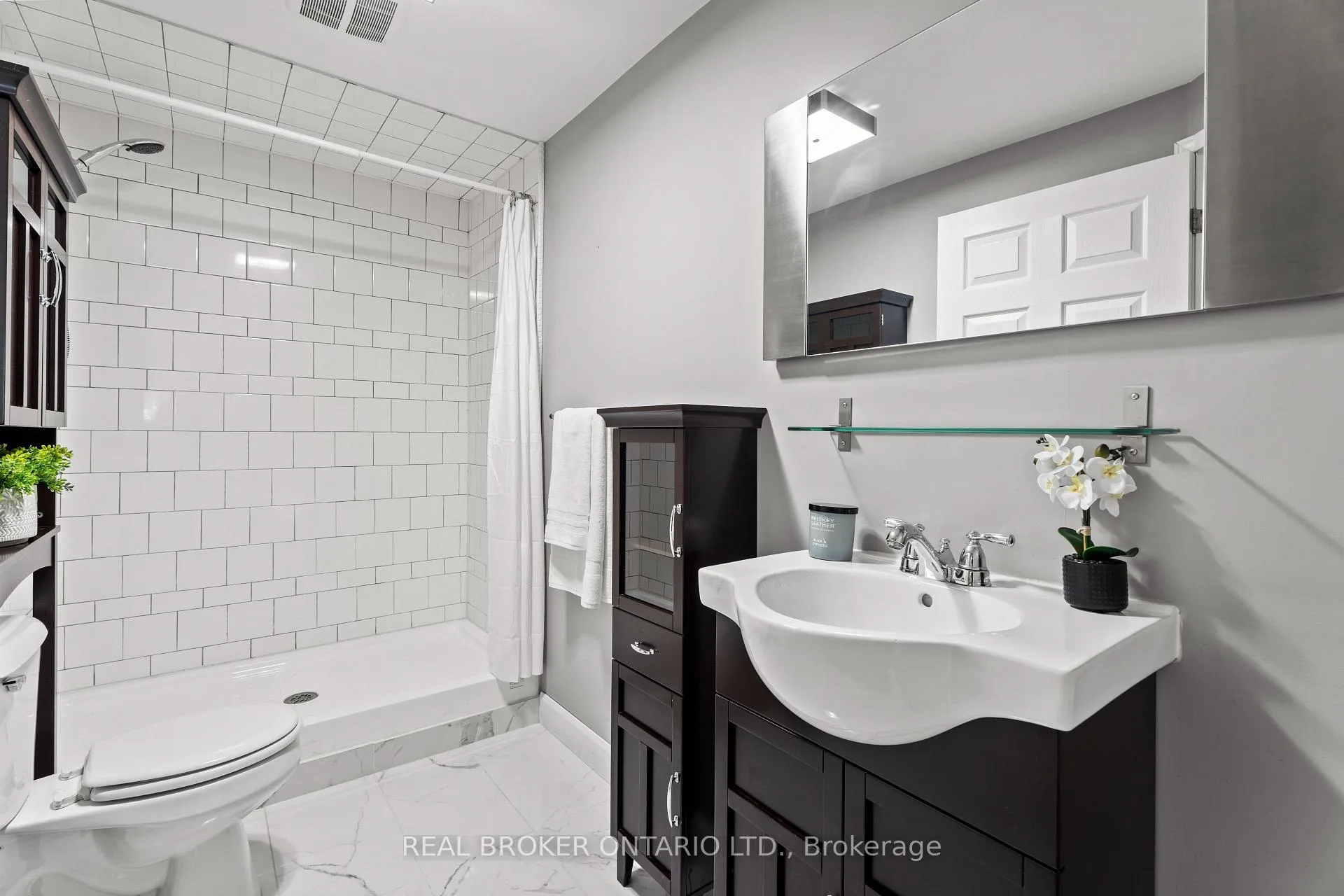 Photo 32 of 204A Springfield Crescent, Waterloo — HOMEH