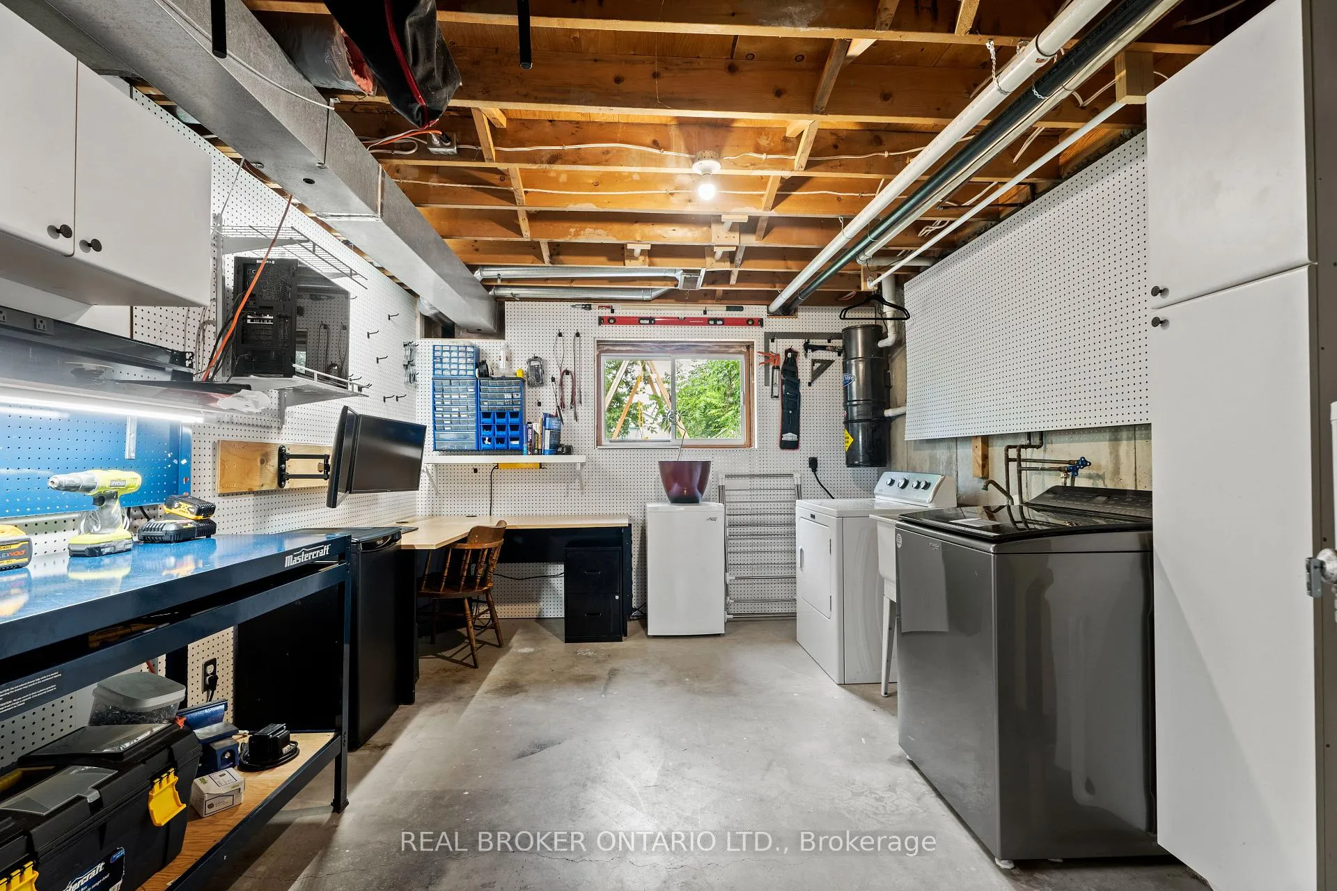 Photo 33 of 204A Springfield Crescent, Waterloo — HOMEH