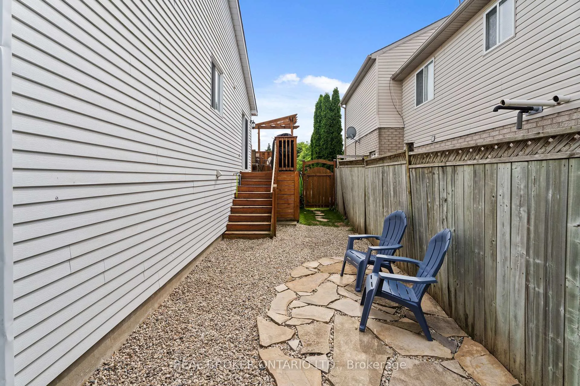 Photo 35 of 204A Springfield Crescent, Waterloo — HOMEH