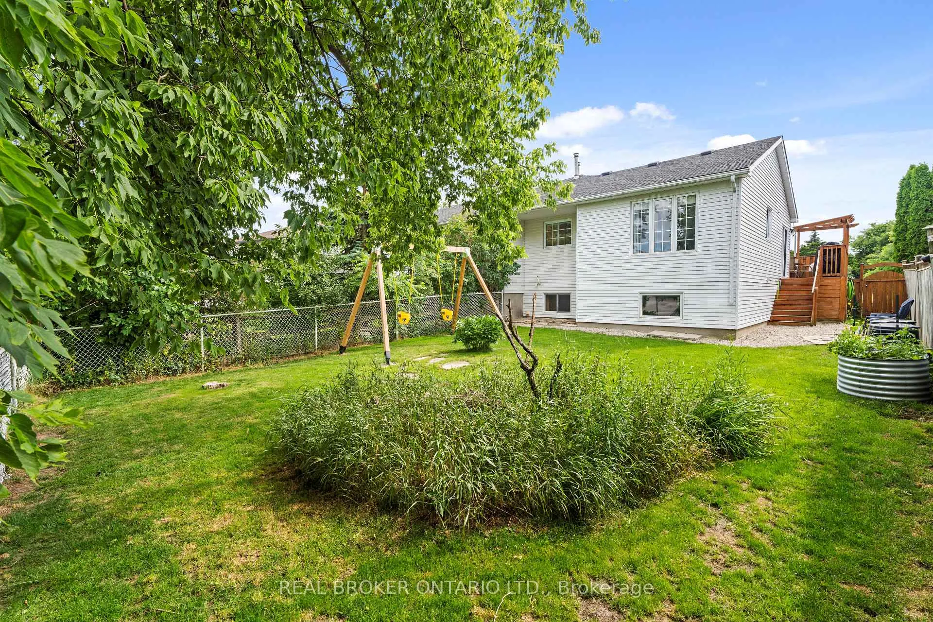 Photo 36 of 204A Springfield Crescent, Waterloo — HOMEH