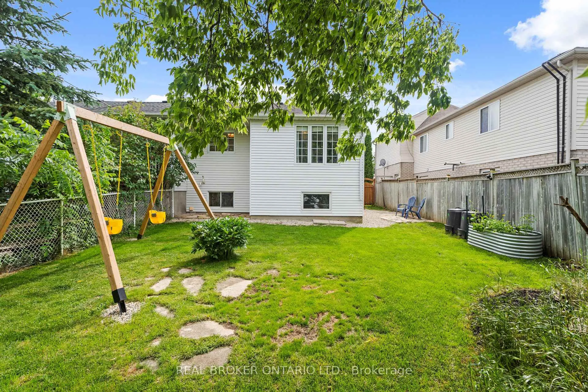 Photo 37 of 204A Springfield Crescent, Waterloo — HOMEH
