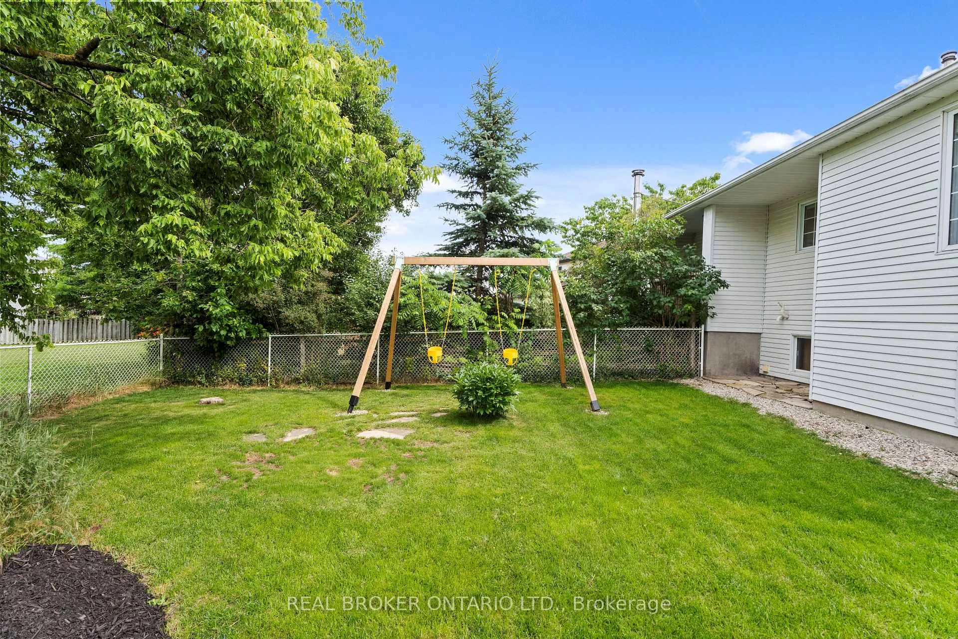 Photo 38 of 204A Springfield Crescent, Waterloo — HOMEH