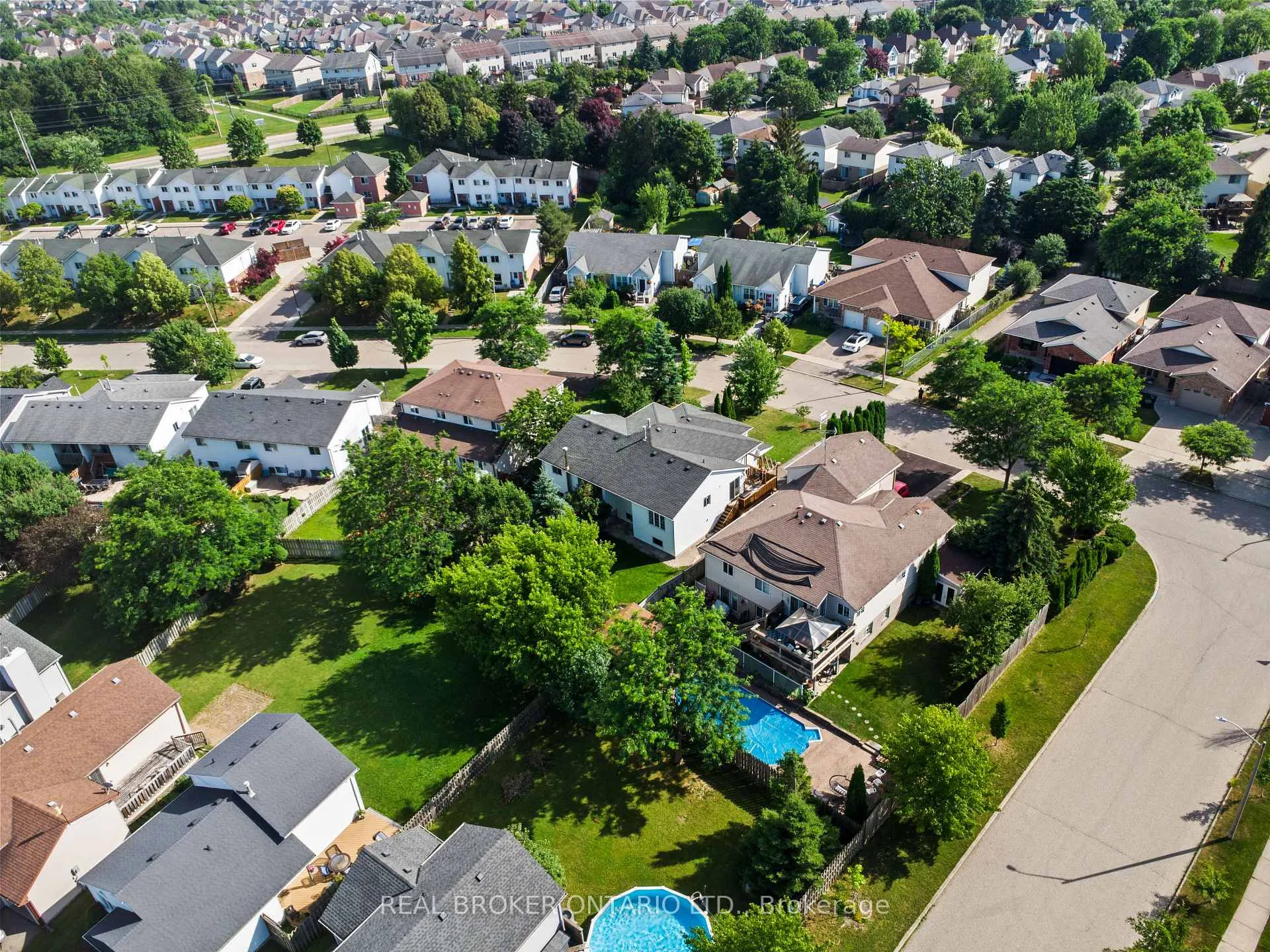 Photo 44 of 204A Springfield Crescent, Waterloo — HOMEH