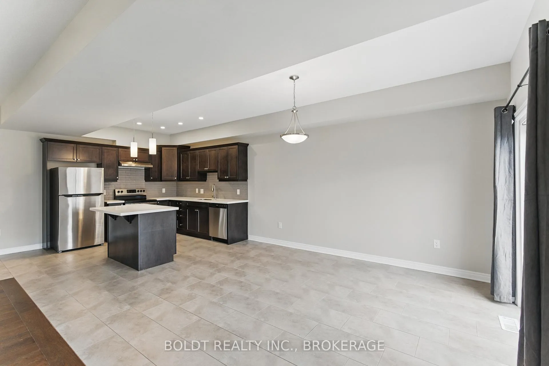 Photo 6 of 1 Bowman Crescent, Thorold, Hurricane/Merrittville — HOMEH