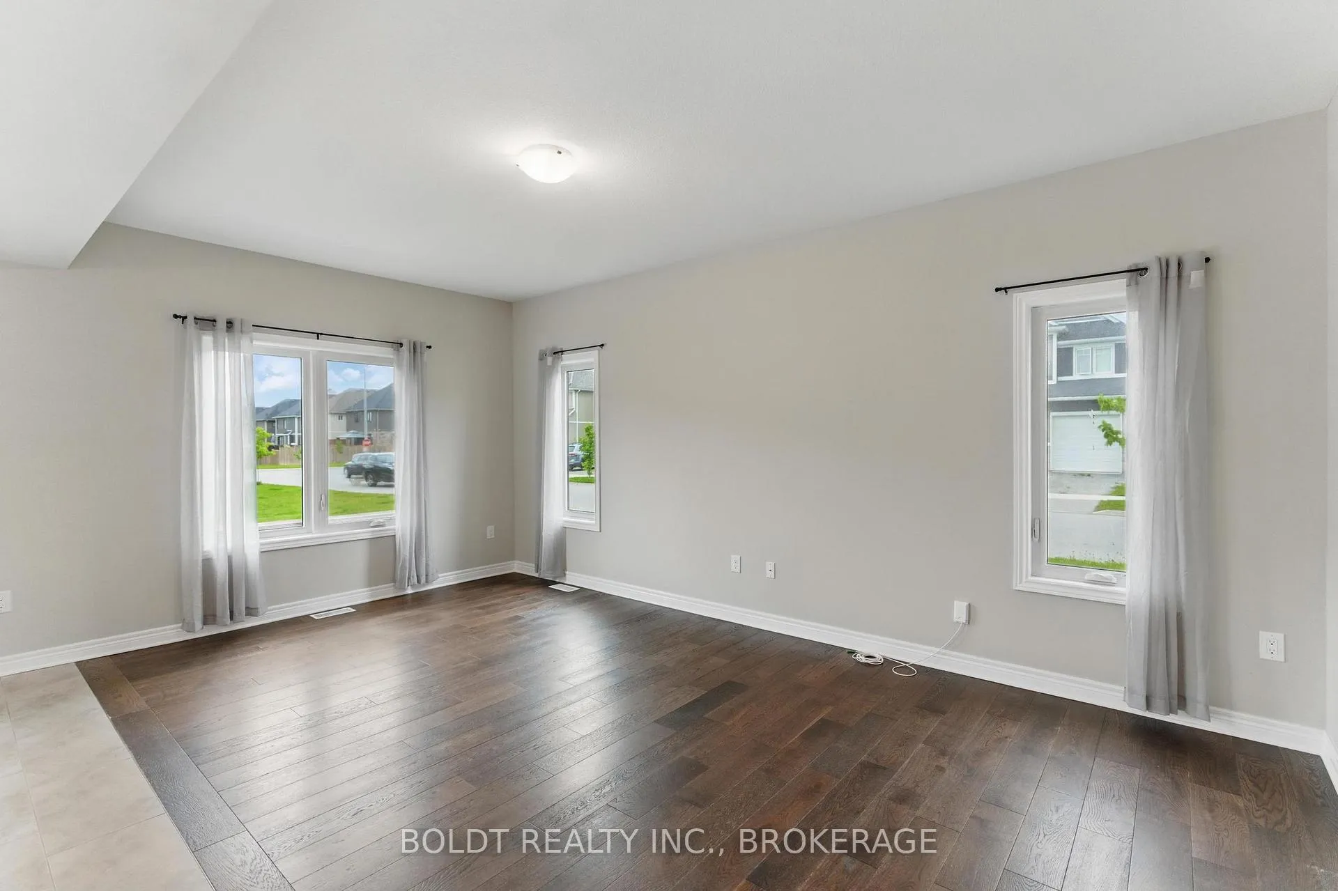 Photo 10 of 1 Bowman Crescent, Thorold, Hurricane/Merrittville — HOMEH