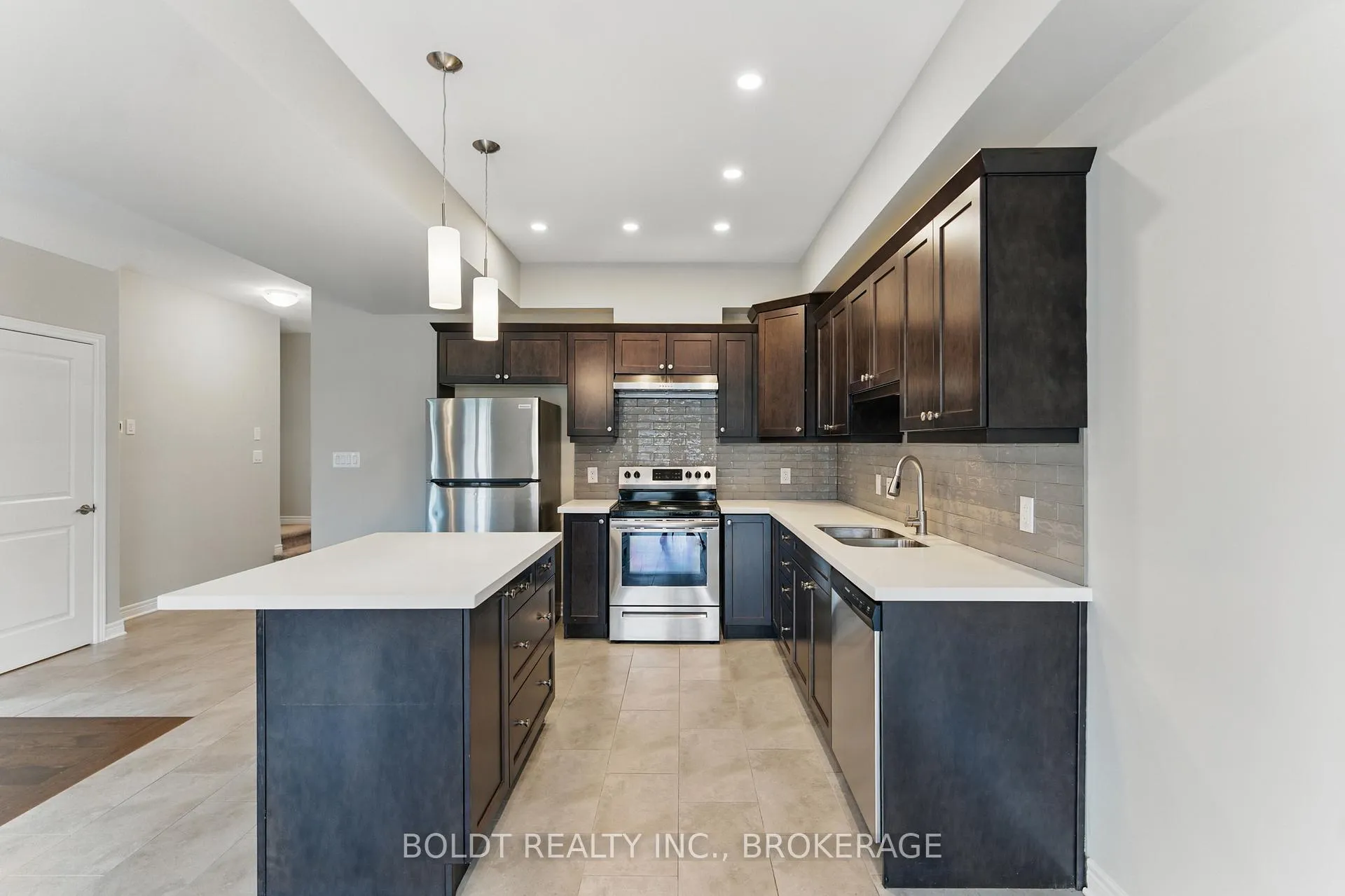 Photo 11 of 1 Bowman Crescent, Thorold, Hurricane/Merrittville — HOMEH