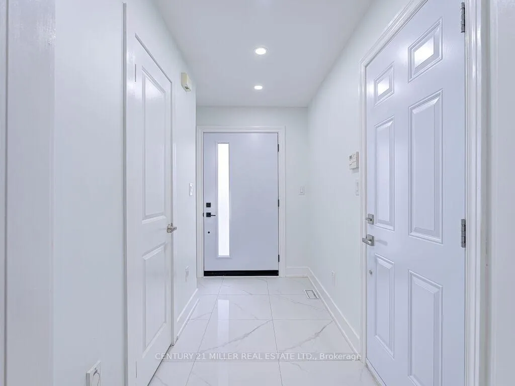 Photo 5 of 373 Ravineview Way, Oakville, Wedgewood Creek — HOMEH