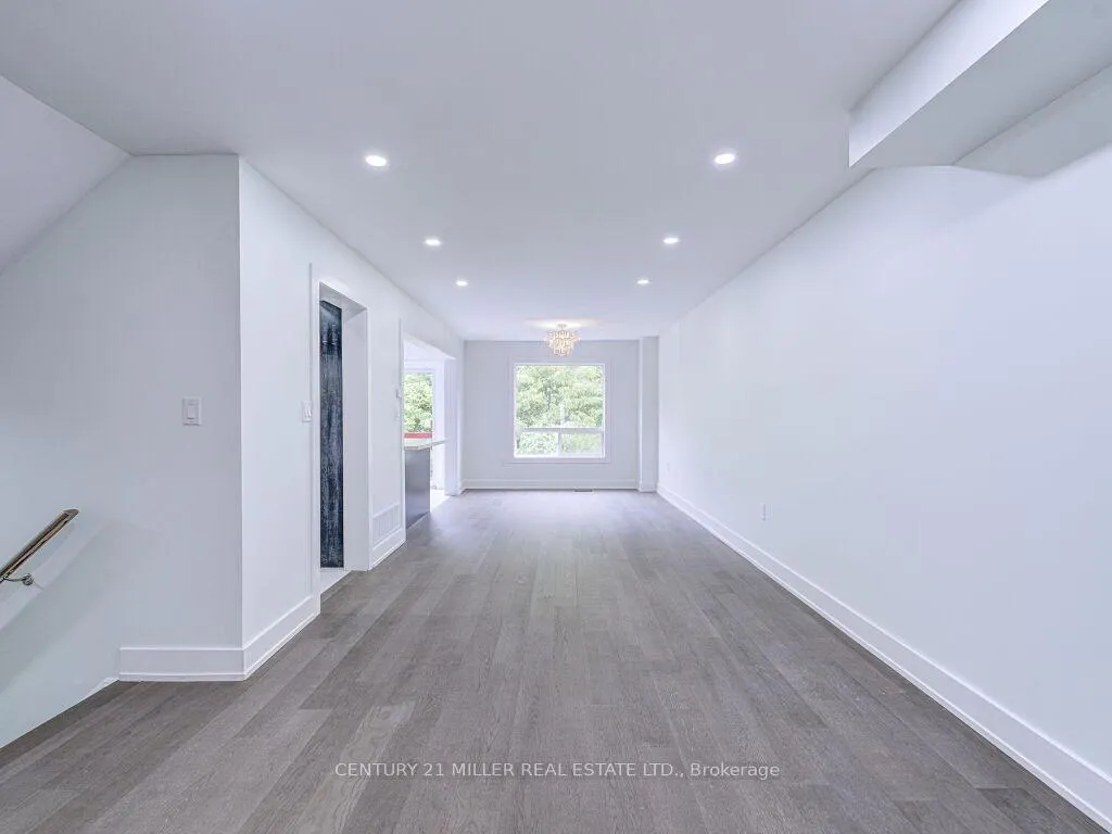 Photo 11 of 373 Ravineview Way, Oakville, Wedgewood Creek — HOMEH