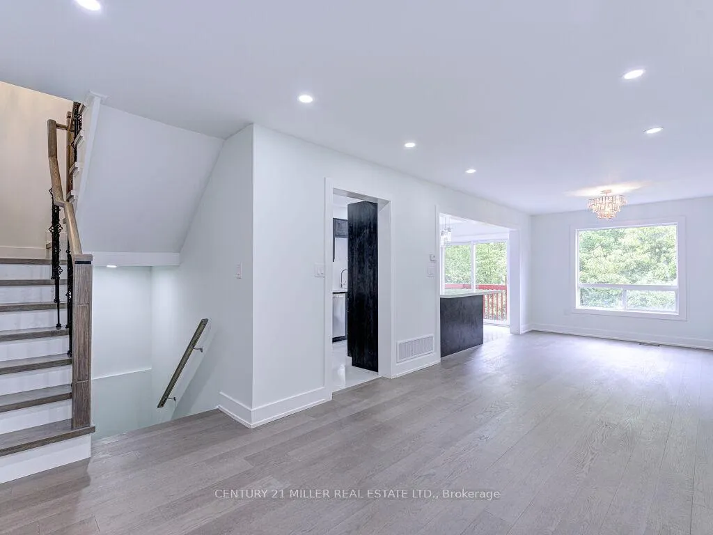 Photo 12 of 373 Ravineview Way, Oakville, Wedgewood Creek — HOMEH