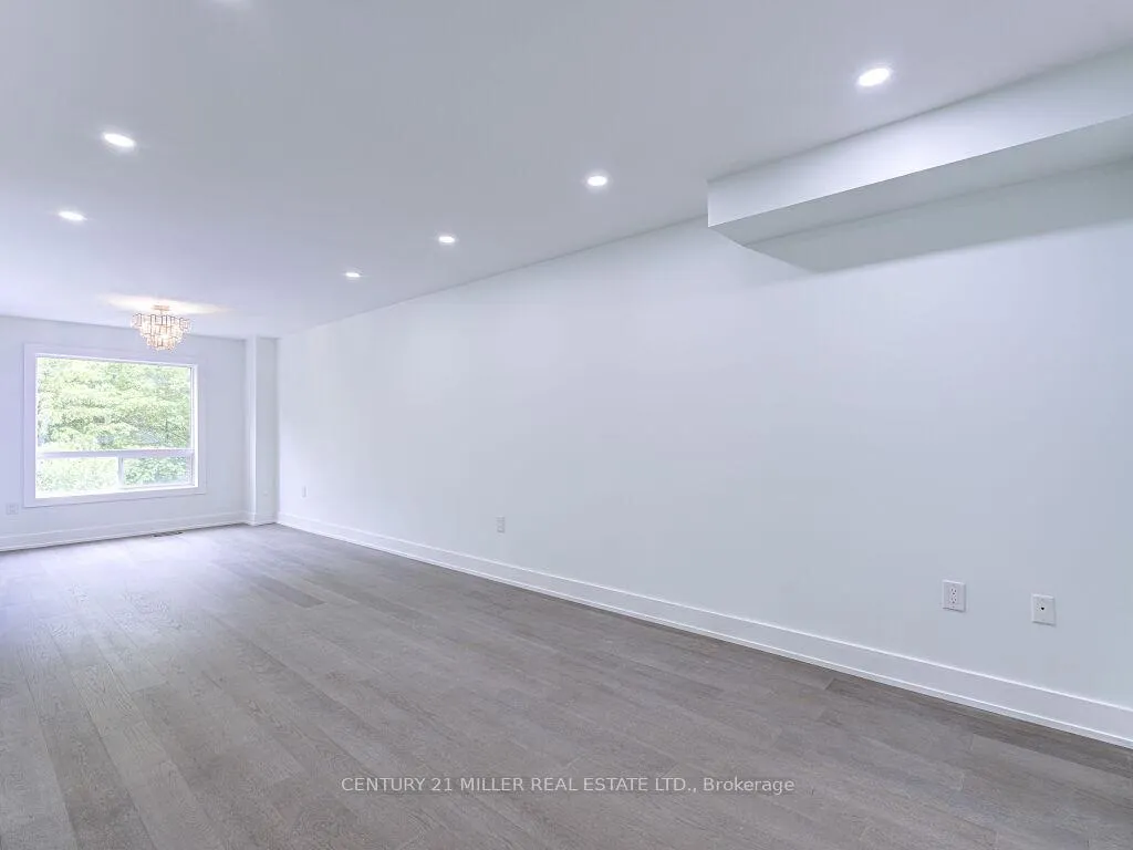 Photo 13 of 373 Ravineview Way, Oakville, Wedgewood Creek — HOMEH