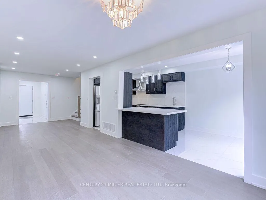 Photo 14 of 373 Ravineview Way, Oakville, Wedgewood Creek — HOMEH