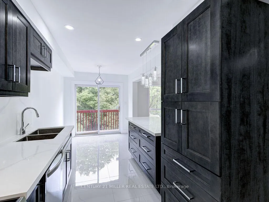 Photo 20 of 373 Ravineview Way, Oakville, Wedgewood Creek — HOMEH