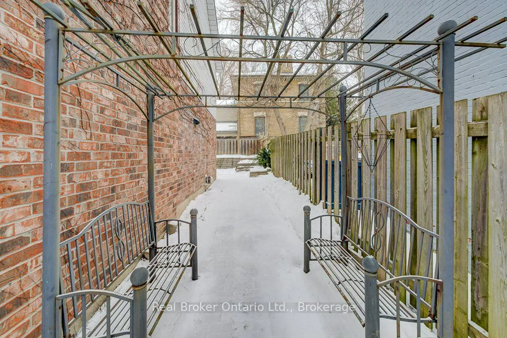 Photo 38 of 6 Emily Street, Brant, Paris — HOMEH