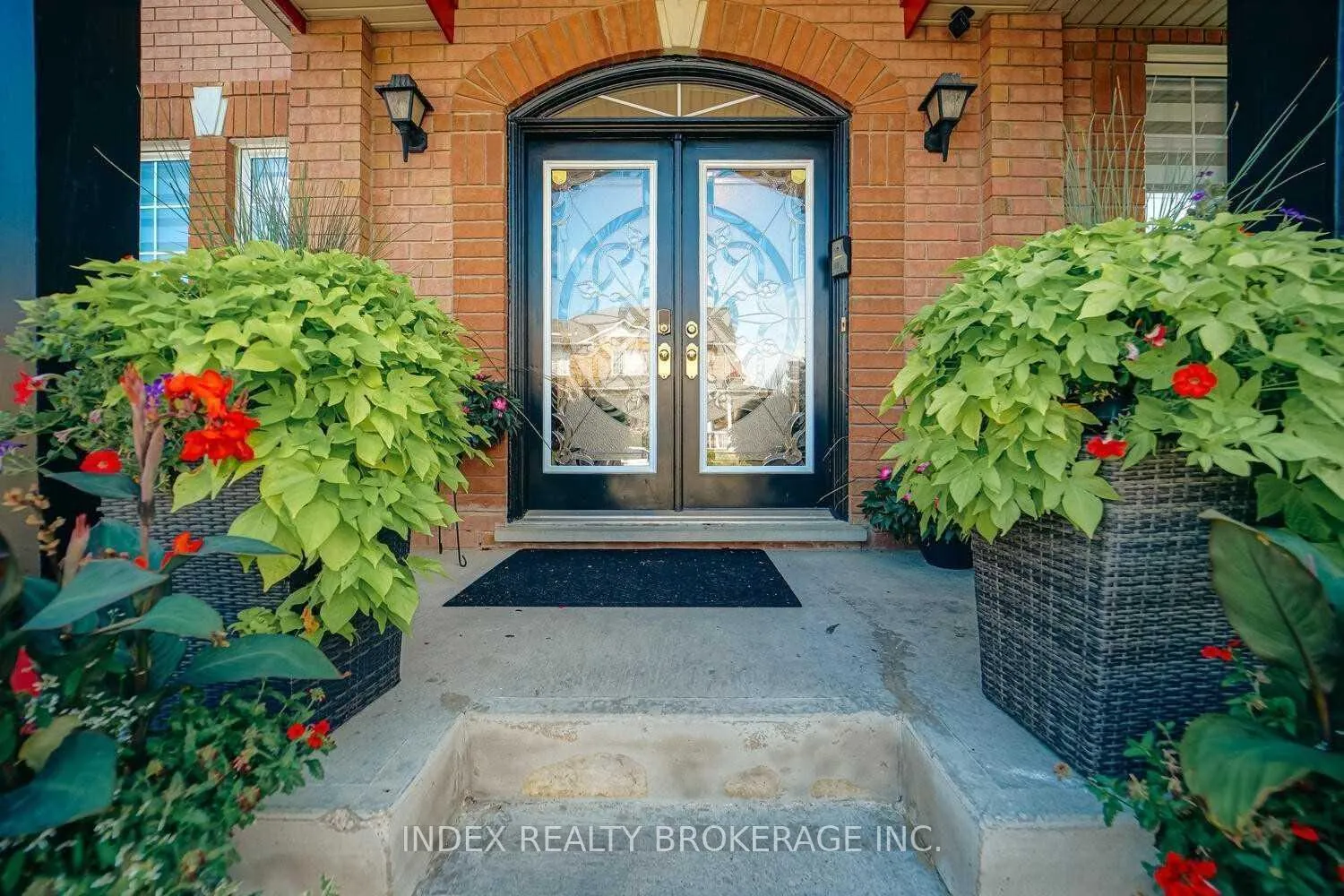 Photo 2 of 76 Maldives Crescent, Brampton, Vales of Castlemore — HOMEH