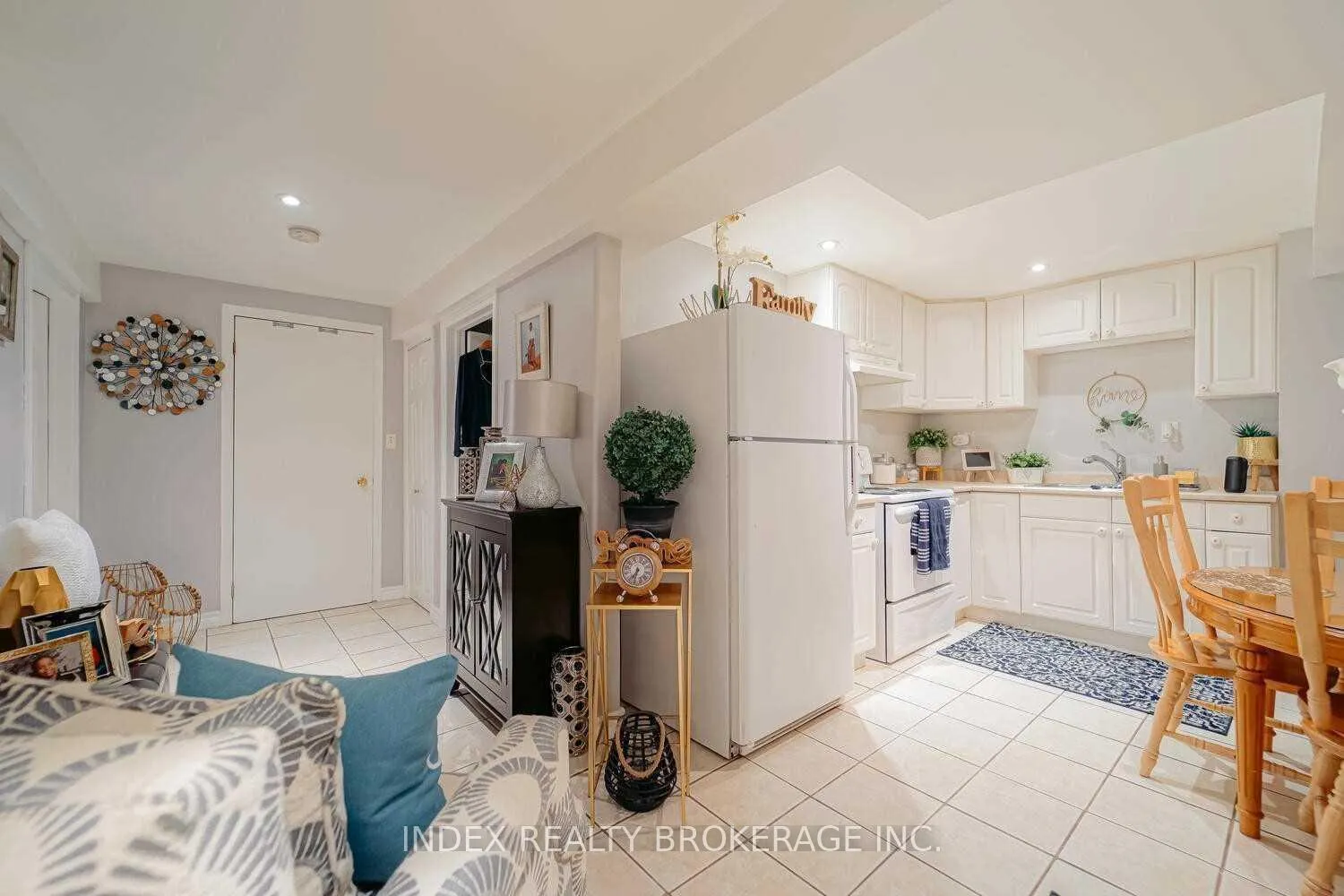Photo 5 of 76 Maldives Crescent, Brampton, Vales of Castlemore — HOMEH
