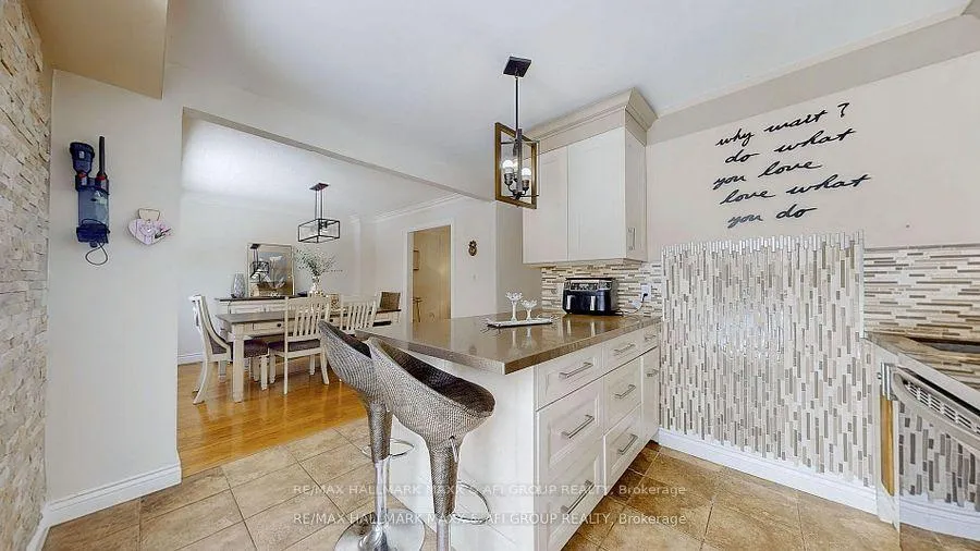 Photo 11 of 25 Sandusky Crescent, Aurora, Aurora Highlands — HOMEH