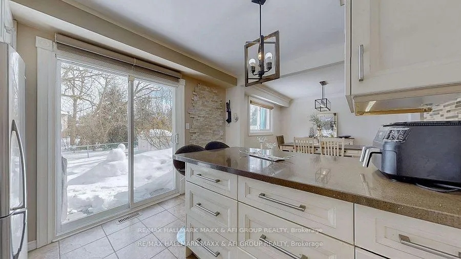 Photo 14 of 25 Sandusky Crescent, Aurora, Aurora Highlands — HOMEH