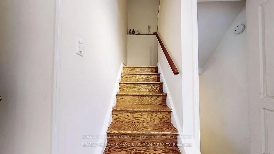 Photo 16 of 25 Sandusky Crescent, Aurora, Aurora Highlands — HOMEH