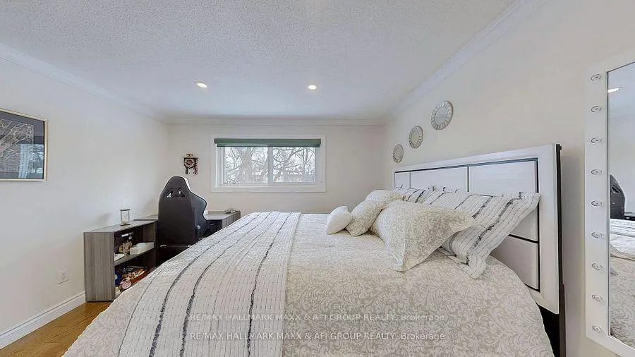 Photo 24 of 25 Sandusky Crescent, Aurora, Aurora Highlands — HOMEH