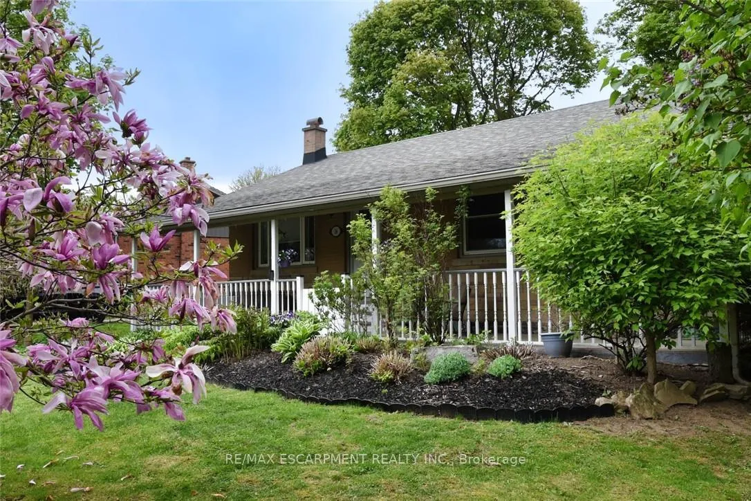 Photo 1 of 16 Margaret Street, Hamilton, Waterdown — HOMEH