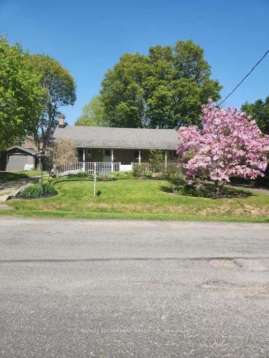 Photo 2 of 16 Margaret Street, Hamilton, Waterdown — HOMEH