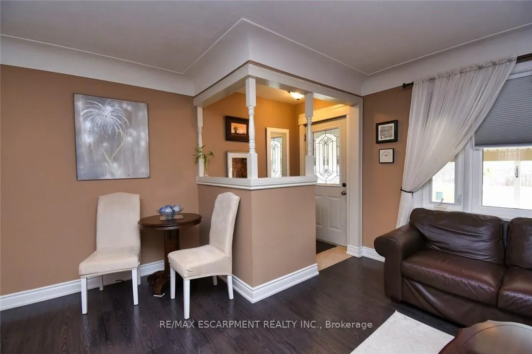 Photo 4 of 16 Margaret Street, Hamilton, Waterdown — HOMEH