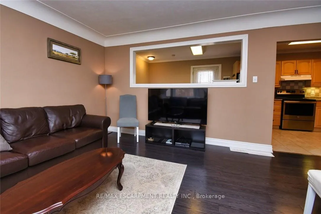 Photo 5 of 16 Margaret Street, Hamilton, Waterdown — HOMEH