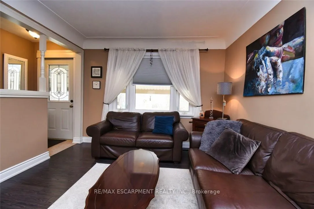 Photo 6 of 16 Margaret Street, Hamilton, Waterdown — HOMEH