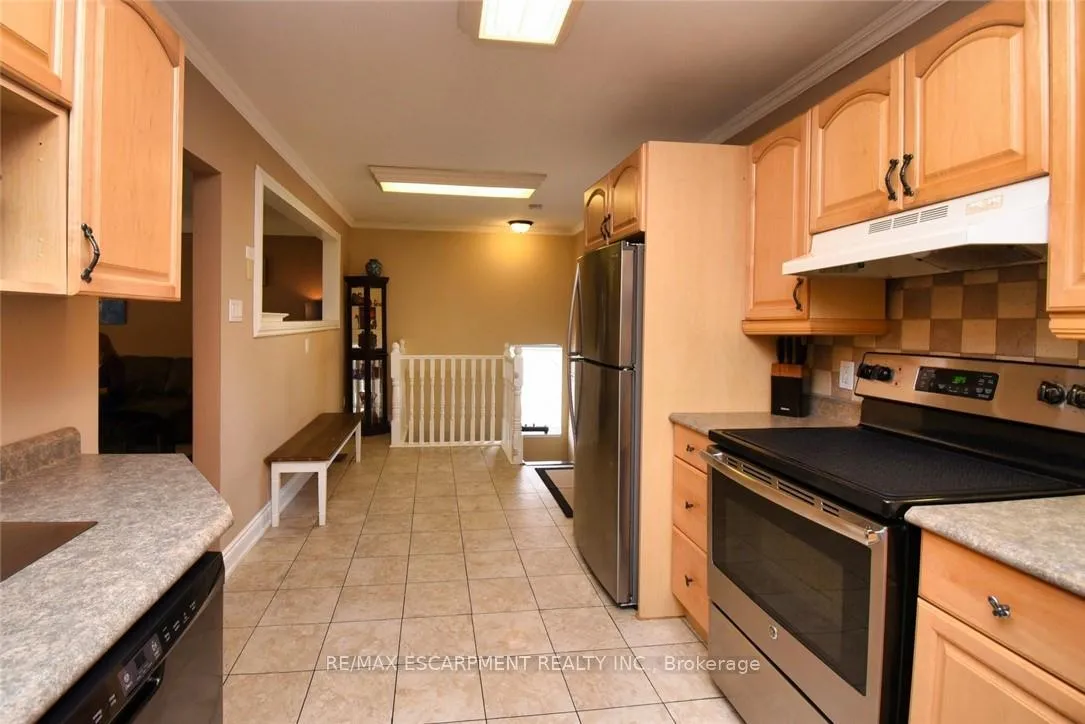 Photo 9 of 16 Margaret Street, Hamilton, Waterdown — HOMEH