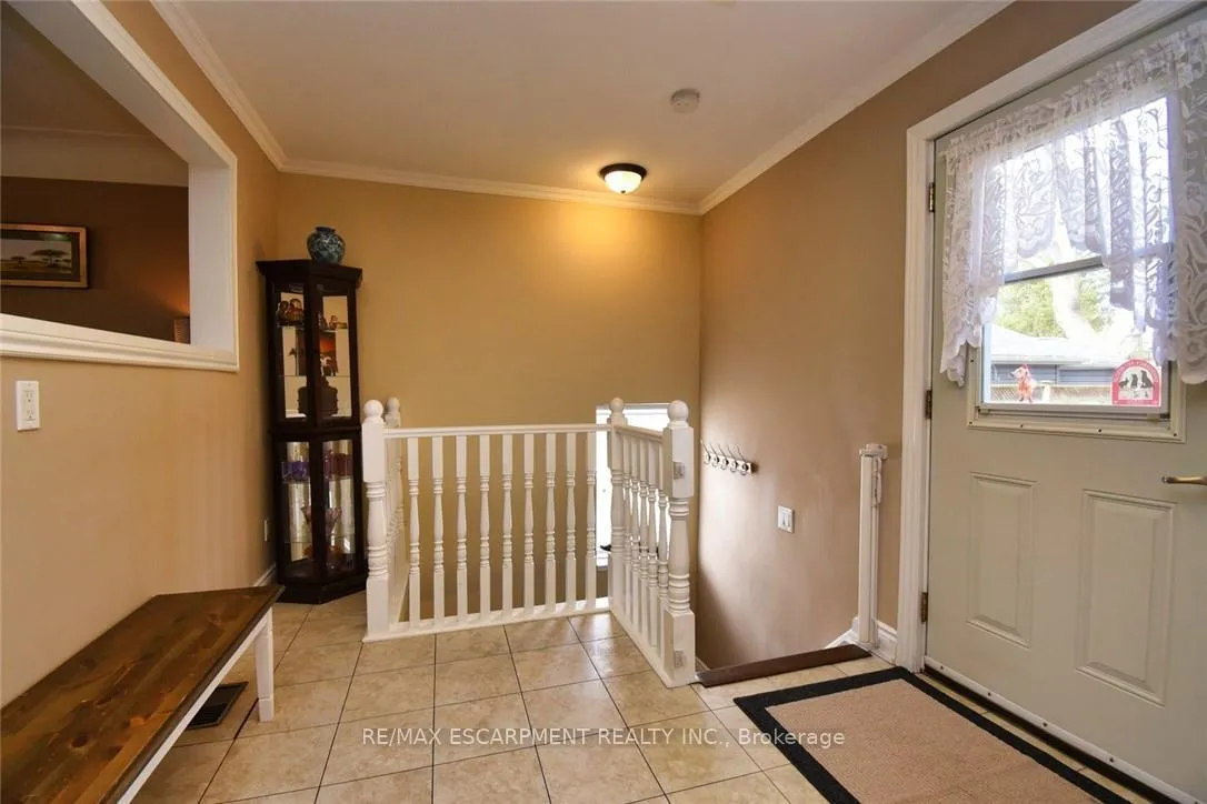 Photo 10 of 16 Margaret Street, Hamilton, Waterdown — HOMEH