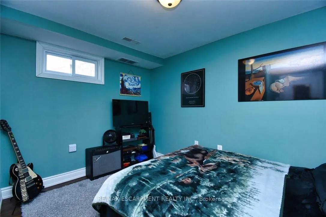 Photo 17 of 16 Margaret Street, Hamilton, Waterdown — HOMEH