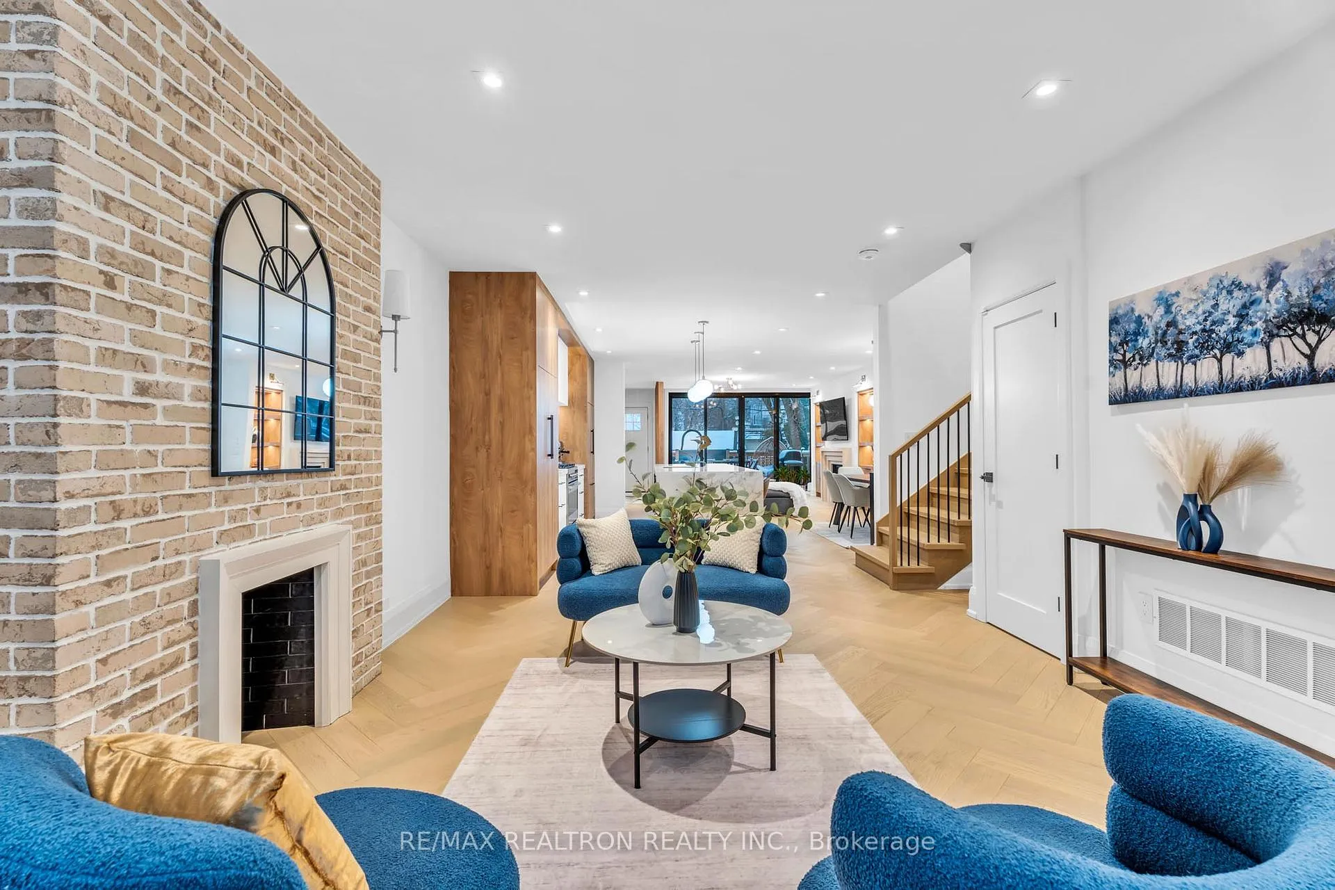 Photo 3 of 146 Arlington Avenue, Toronto, Oakwood Village — HOMEH