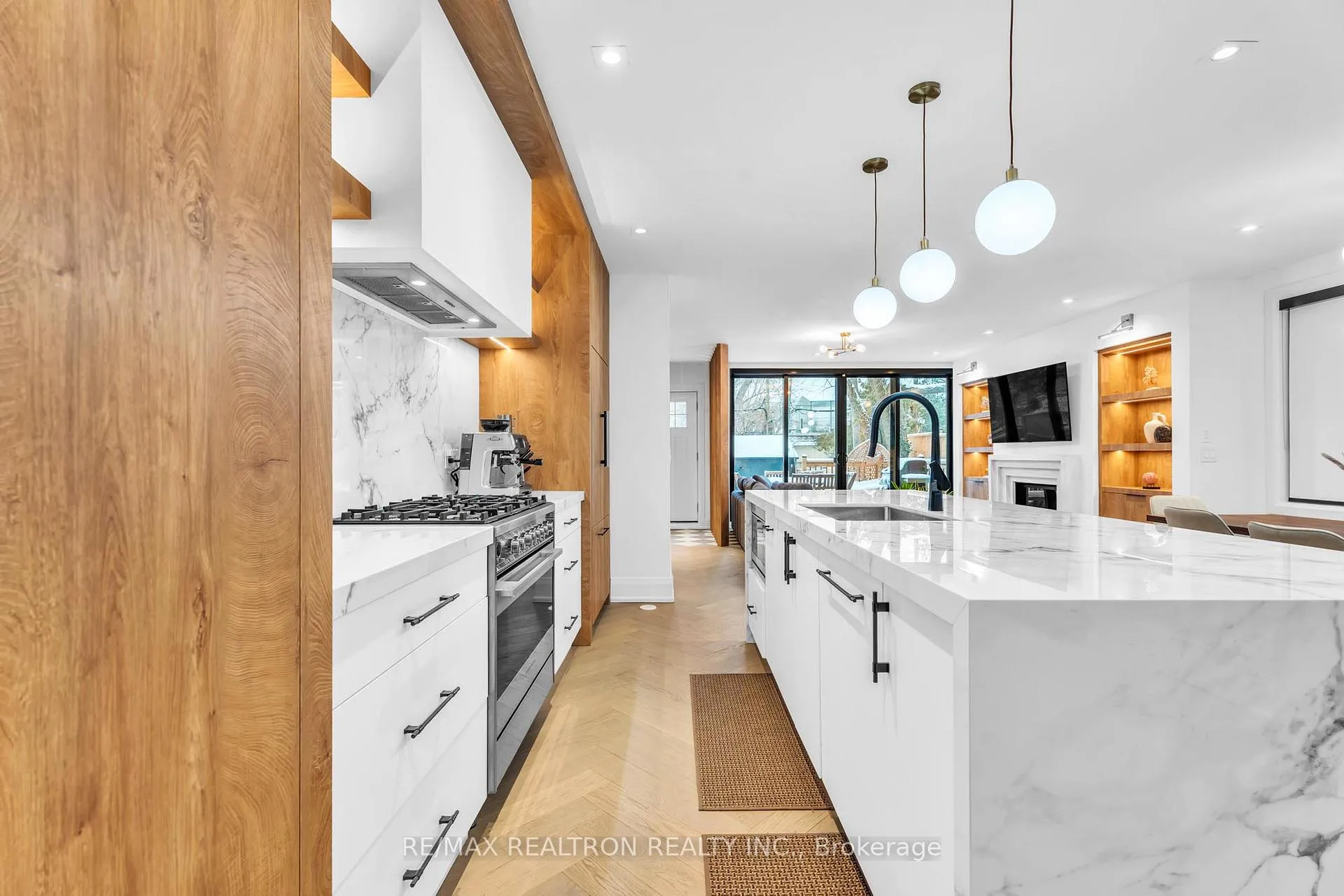 Photo 5 of 146 Arlington Avenue, Toronto, Oakwood Village — HOMEH