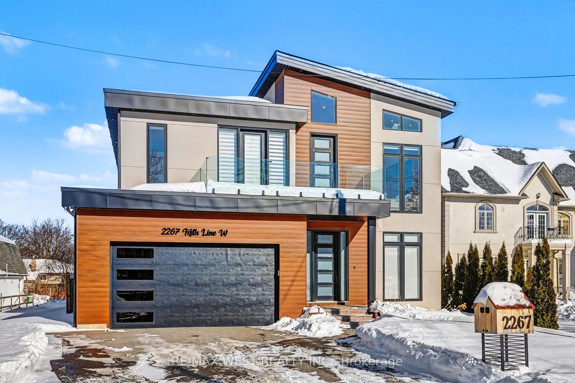 Front of 2267 Fifth Line W