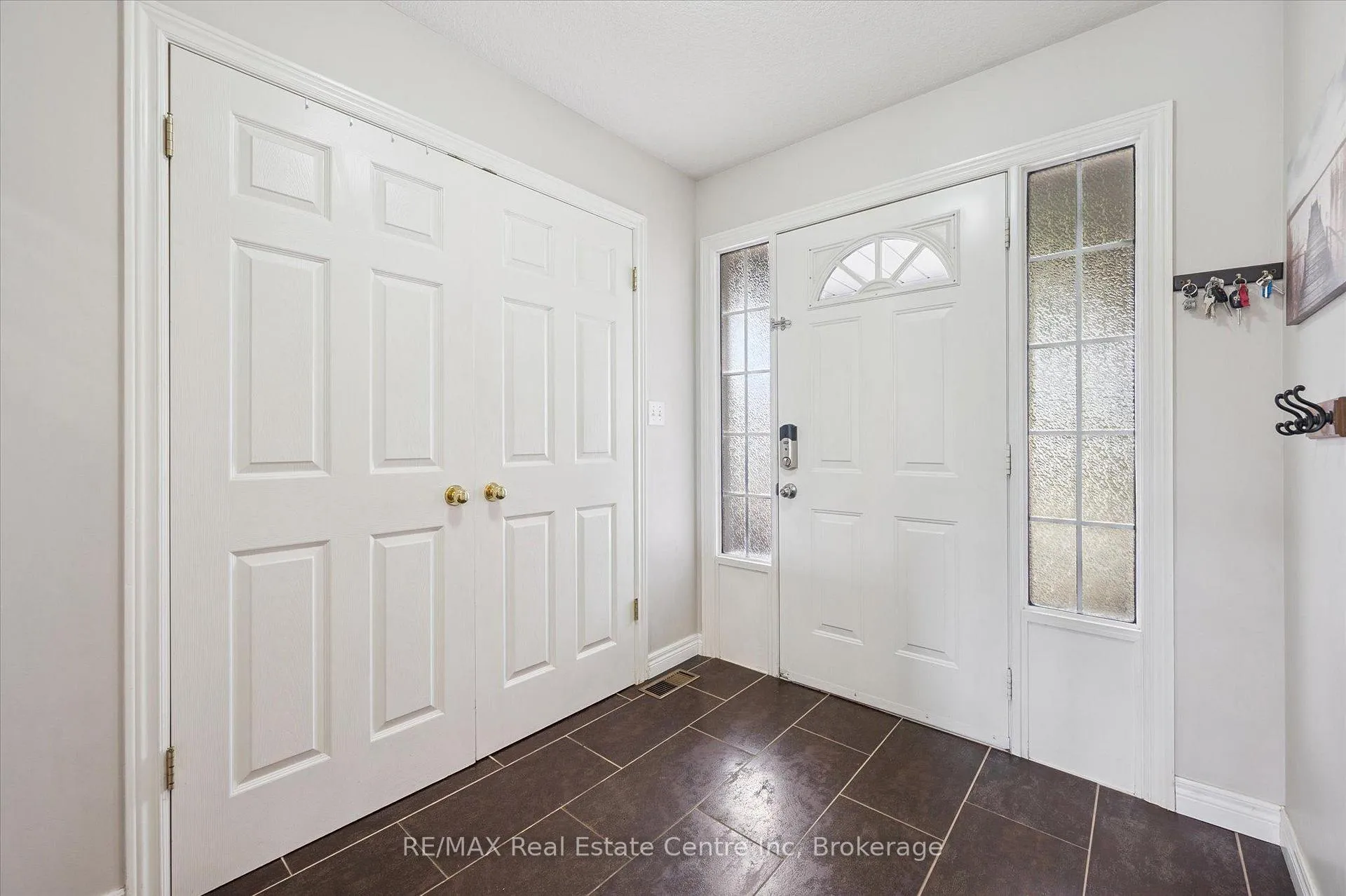 Photo 3 of 266 Briarmeadow Drive, Kitchener, Idlewood — HOMEH
