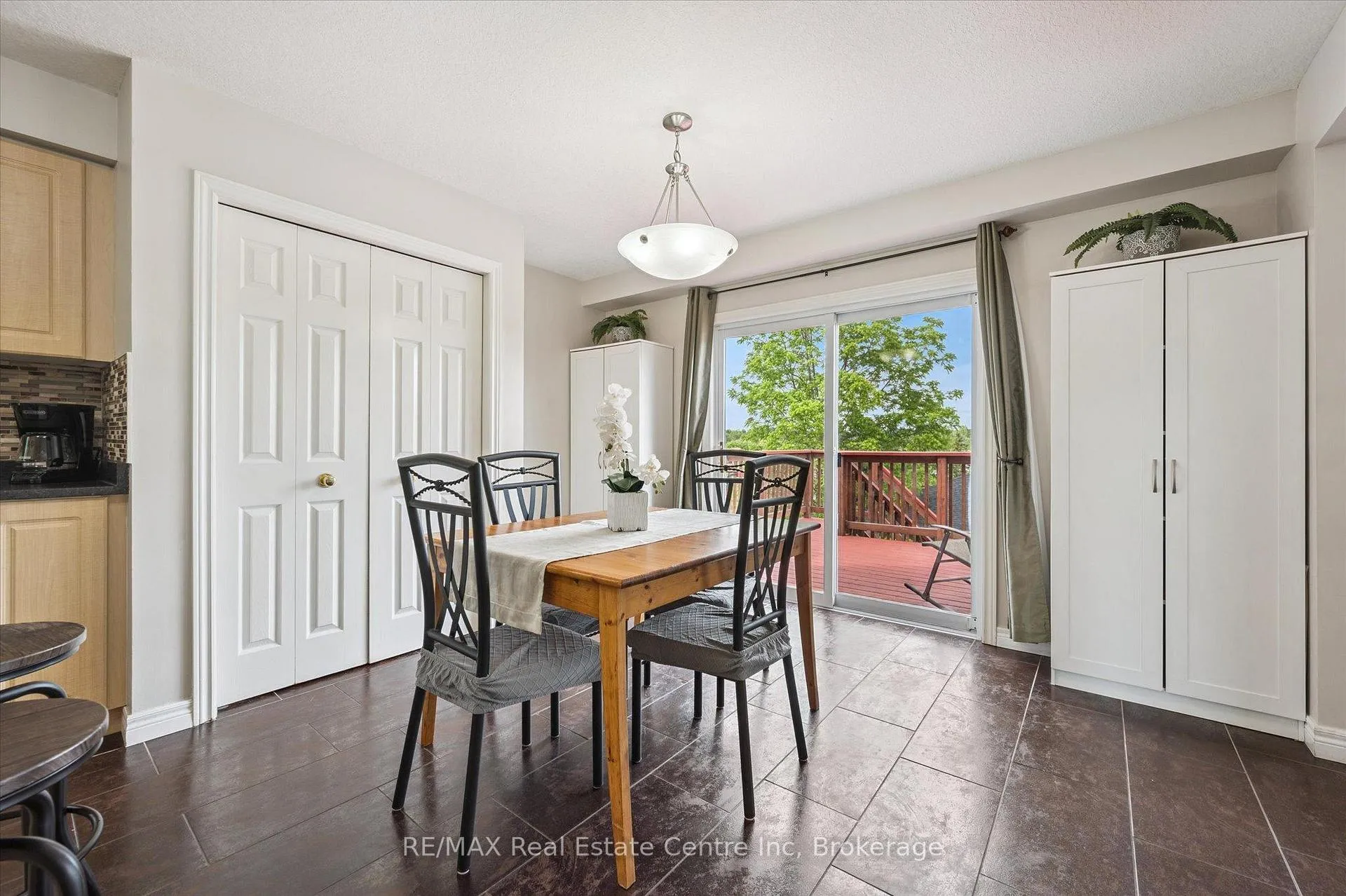 Photo 8 of 266 Briarmeadow Drive, Kitchener, Idlewood — HOMEH