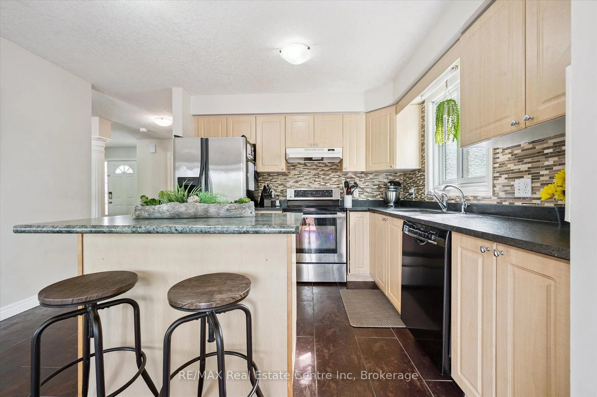 Photo 9 of 266 Briarmeadow Drive, Kitchener, Idlewood — HOMEH