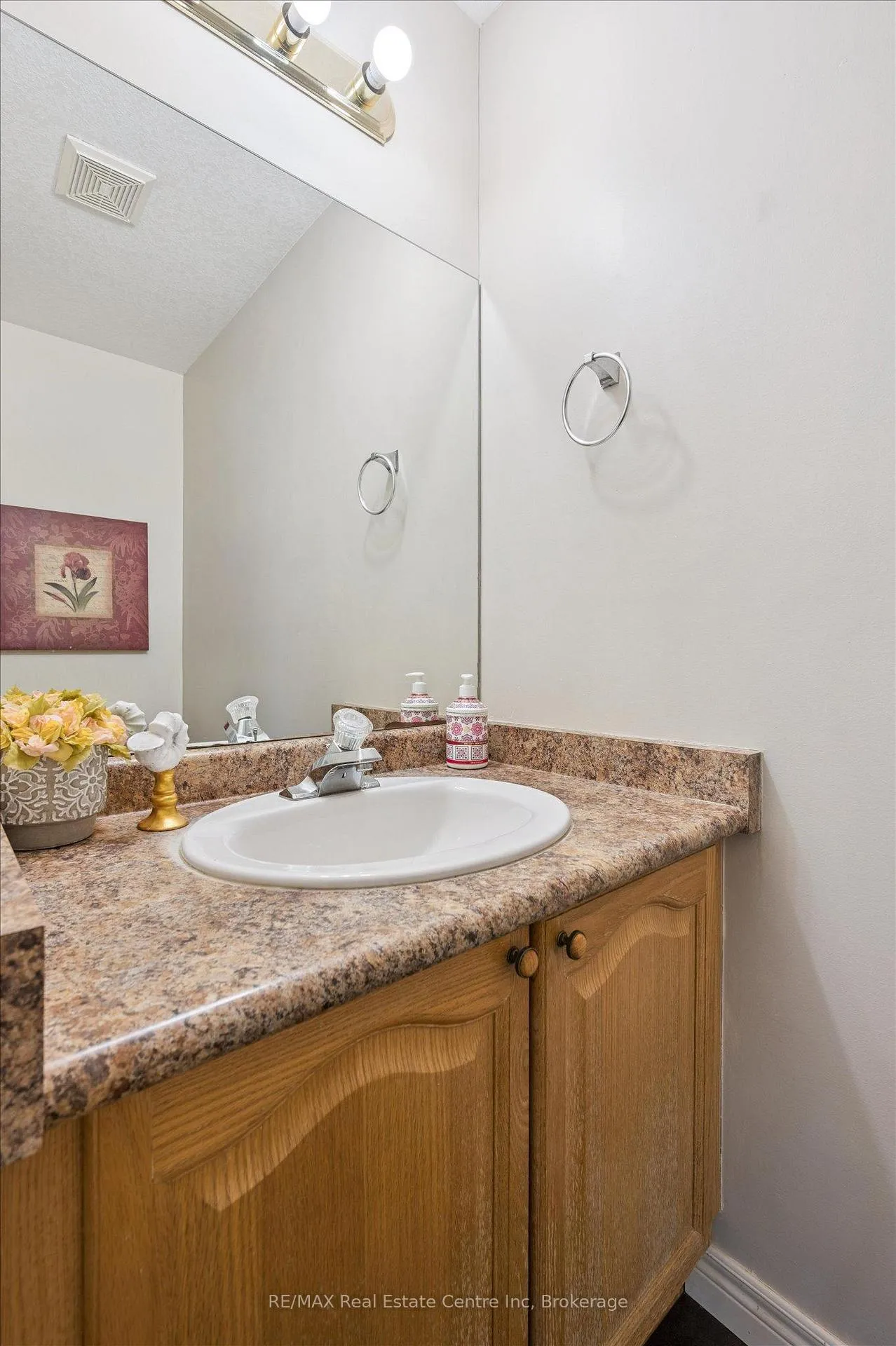 Photo 11 of 266 Briarmeadow Drive, Kitchener, Idlewood — HOMEH