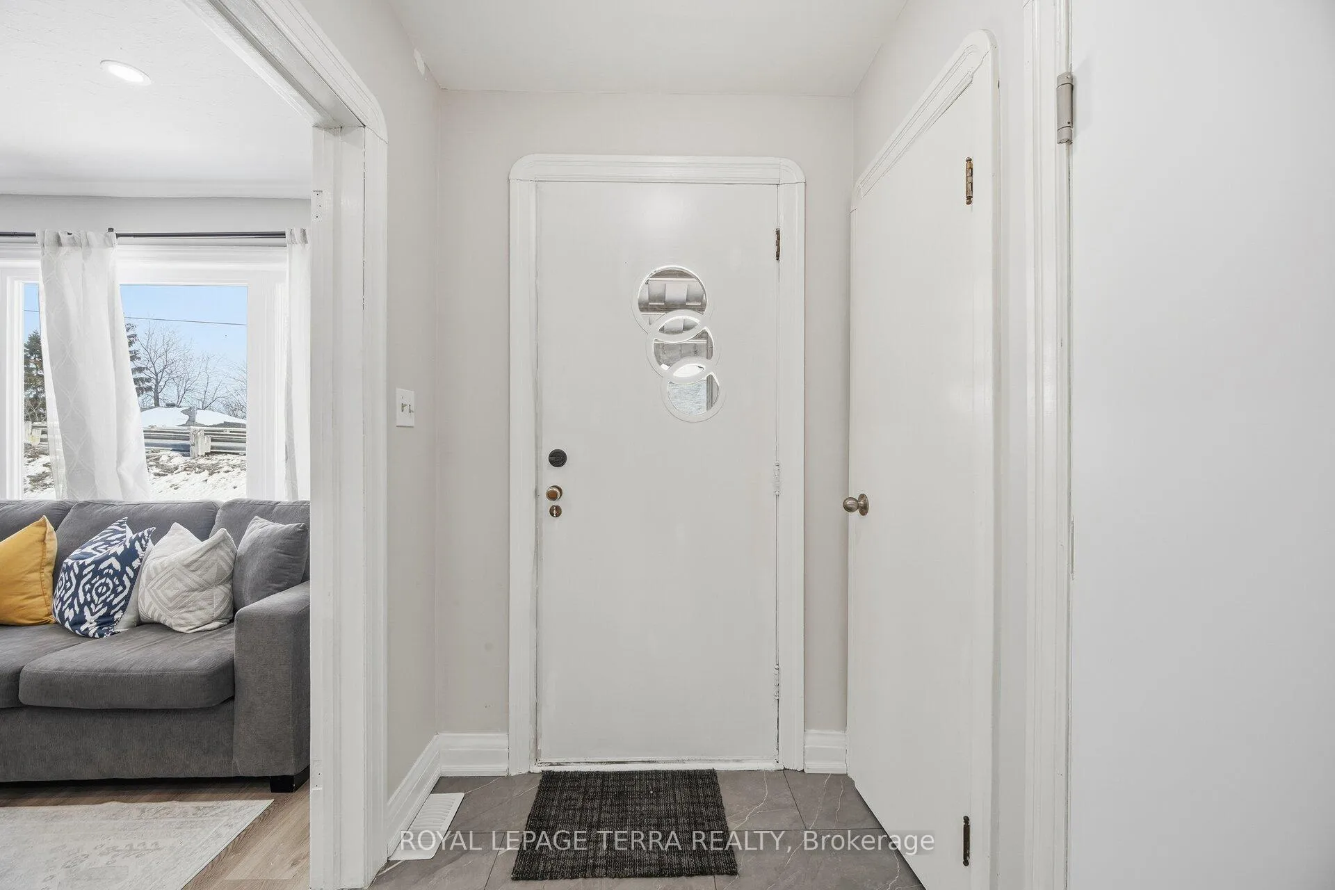Photo 5 of 742 Ritson Road S, Oshawa, Lakeview — HOMEH