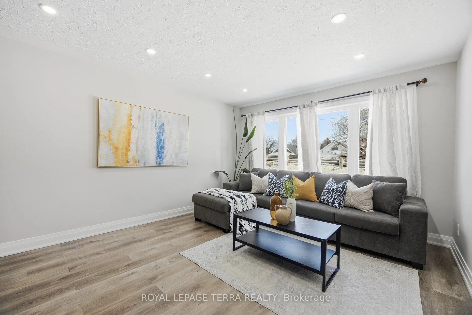 Photo 7 of 742 Ritson Road S, Oshawa, Lakeview — HOMEH