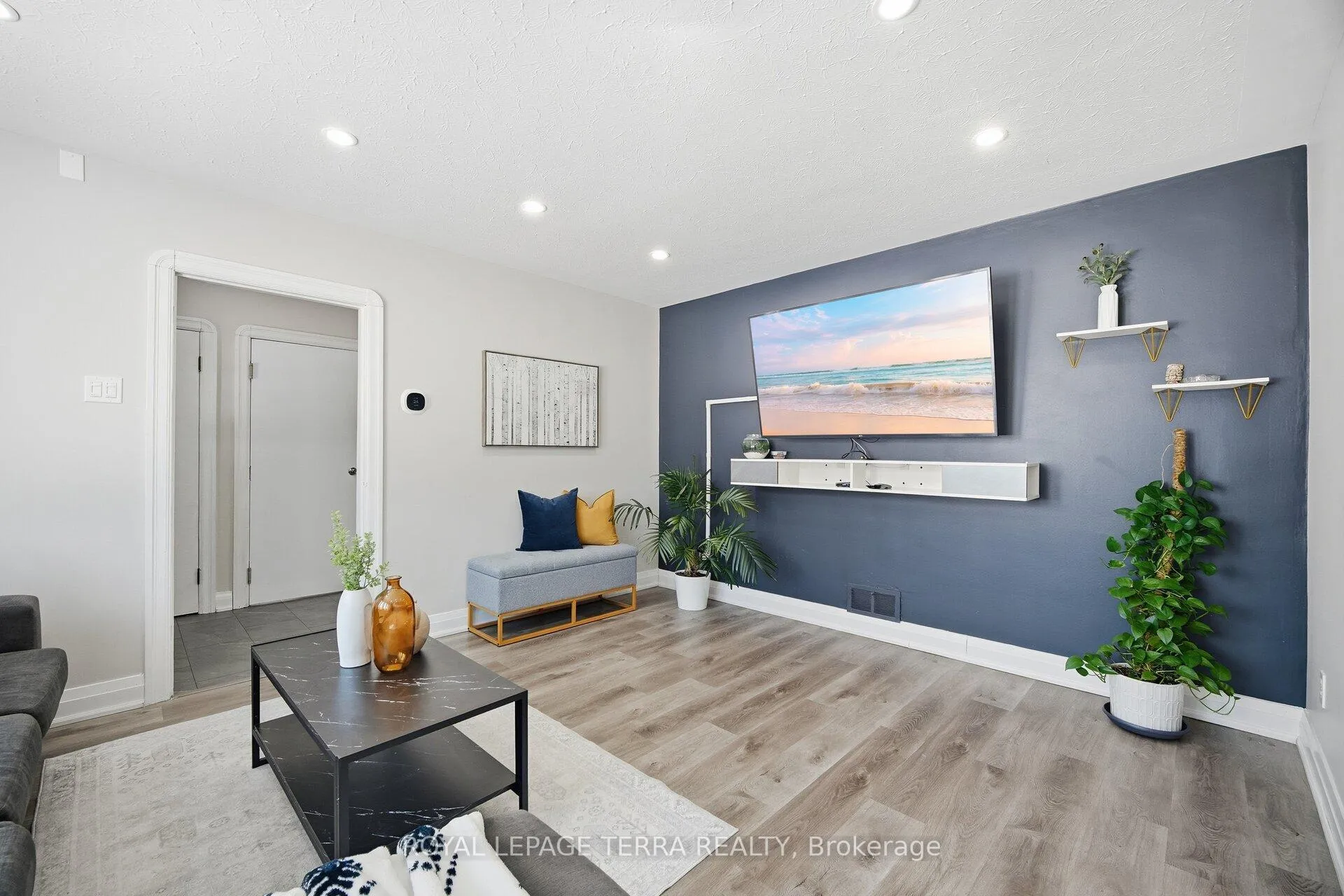 Photo 10 of 742 Ritson Road S, Oshawa, Lakeview — HOMEH