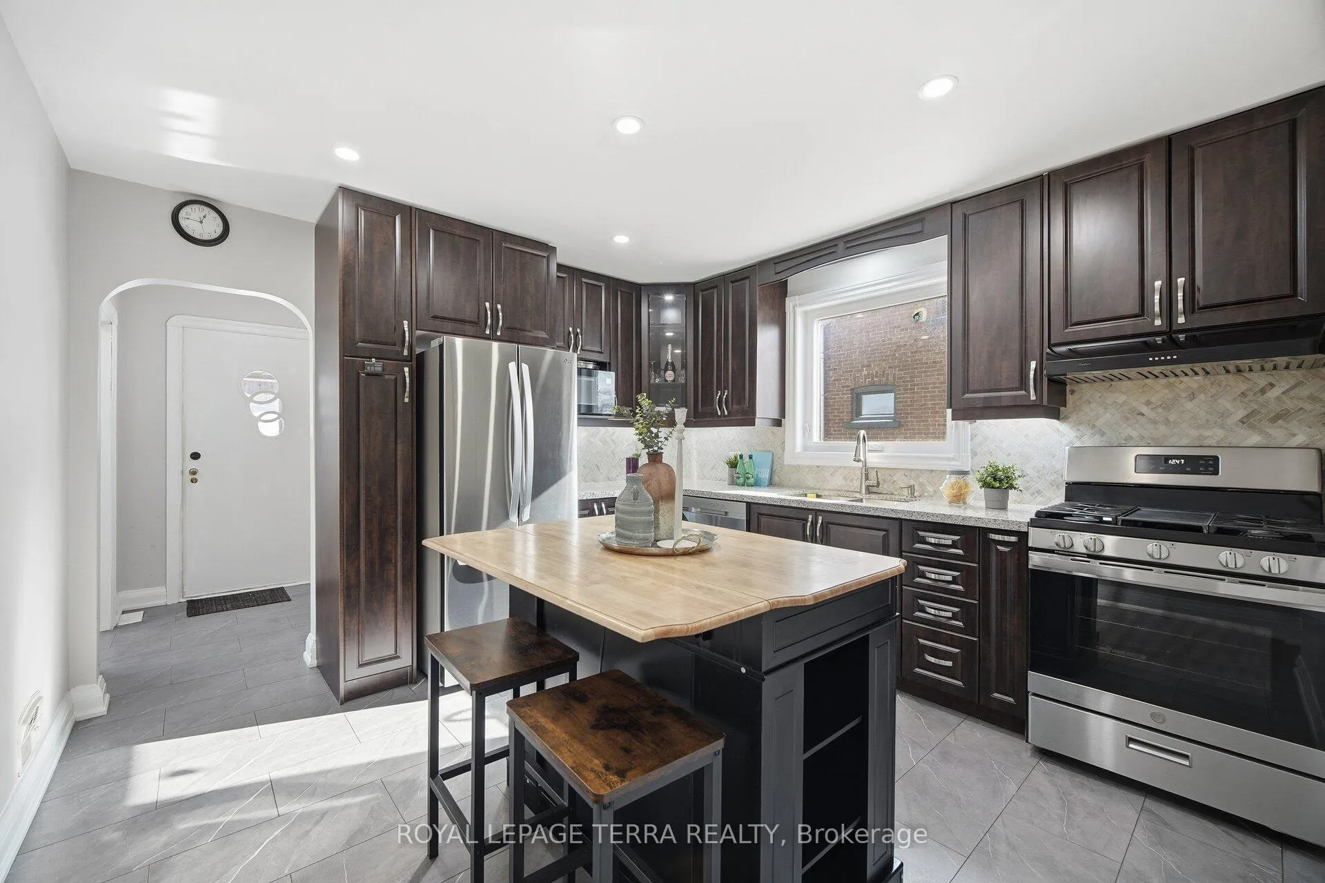 Photo 13 of 742 Ritson Road S, Oshawa, Lakeview — HOMEH
