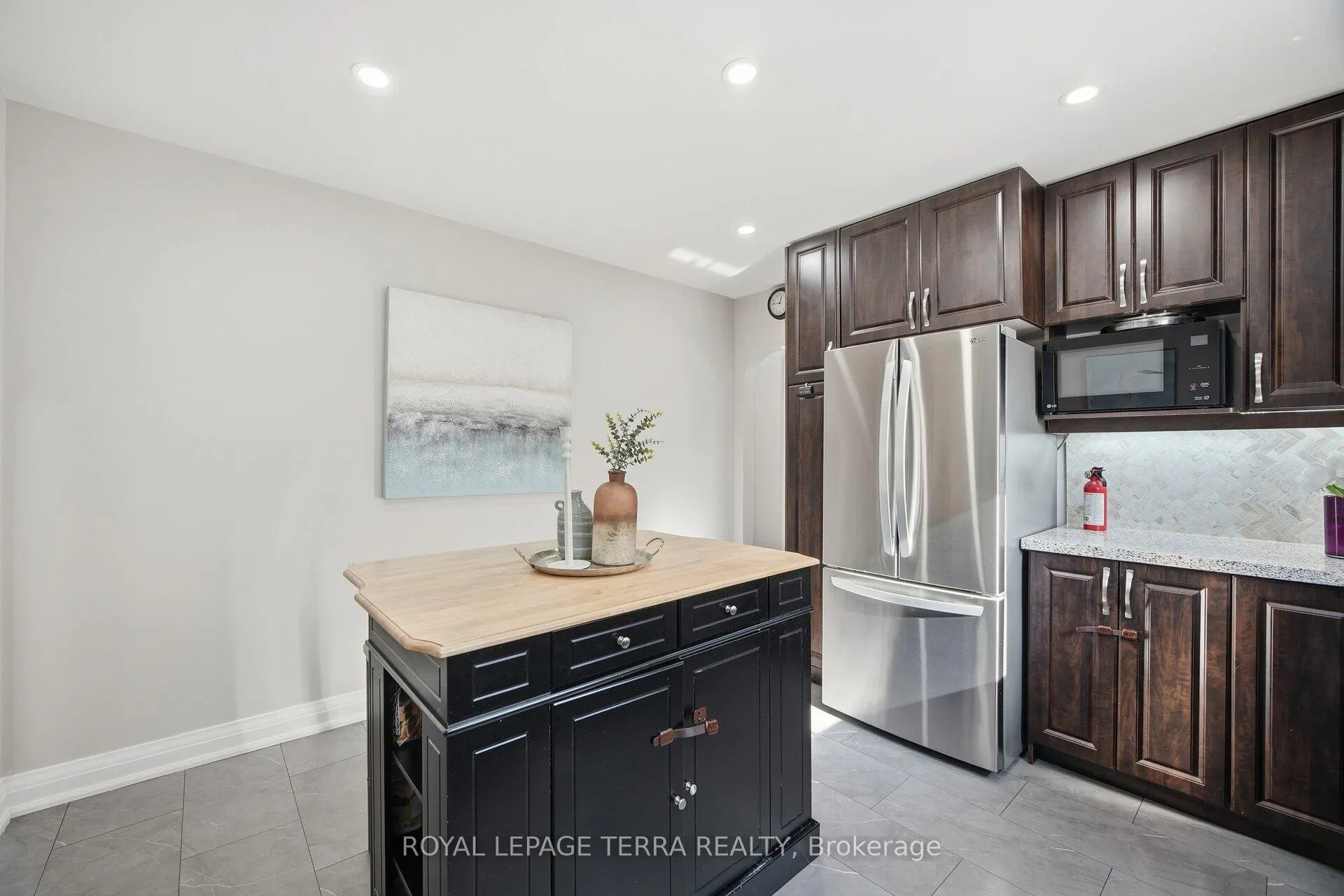 Photo 14 of 742 Ritson Road S, Oshawa, Lakeview — HOMEH