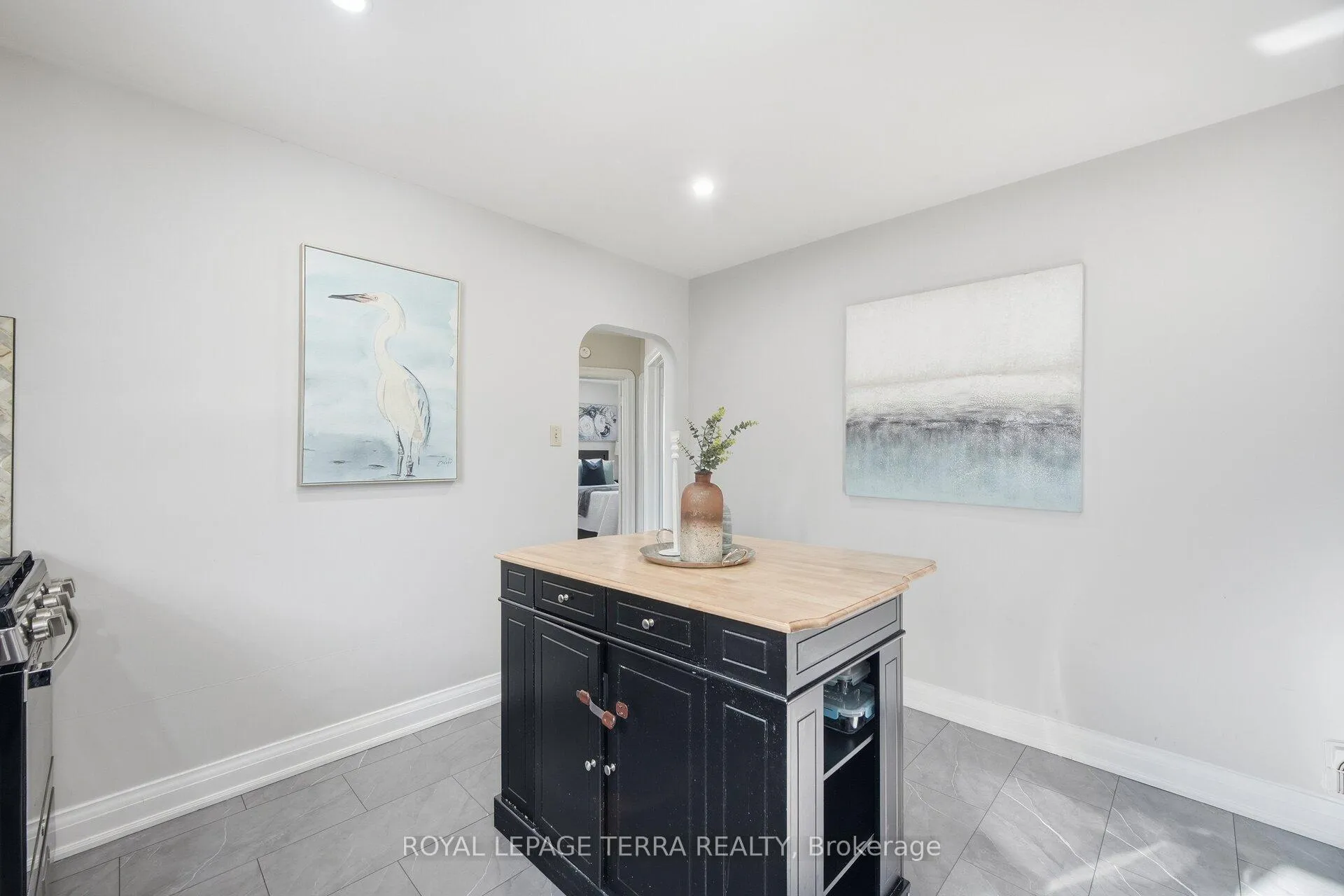Photo 15 of 742 Ritson Road S, Oshawa, Lakeview — HOMEH
