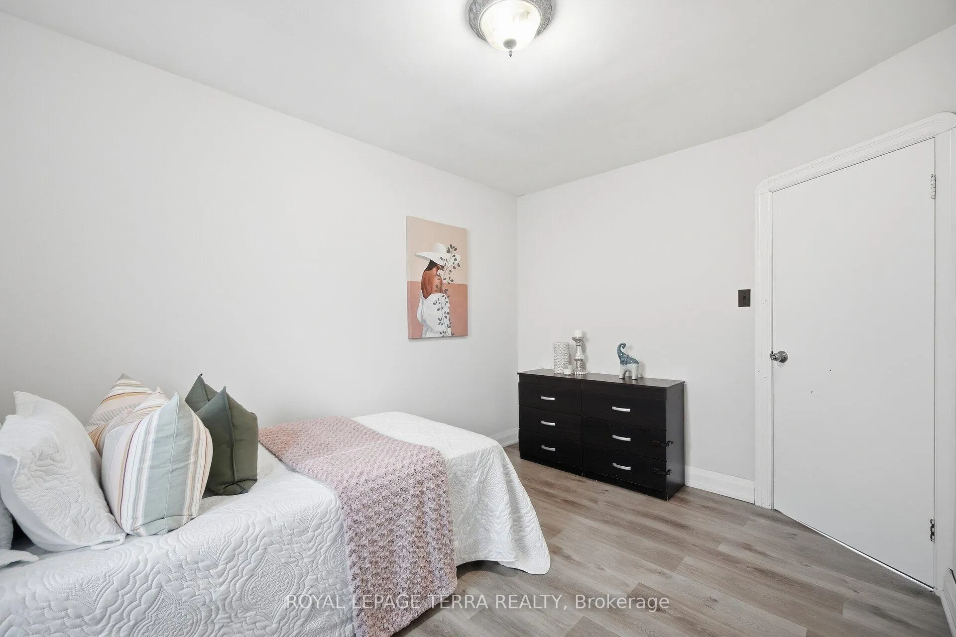 Photo 23 of 742 Ritson Road S, Oshawa, Lakeview — HOMEH