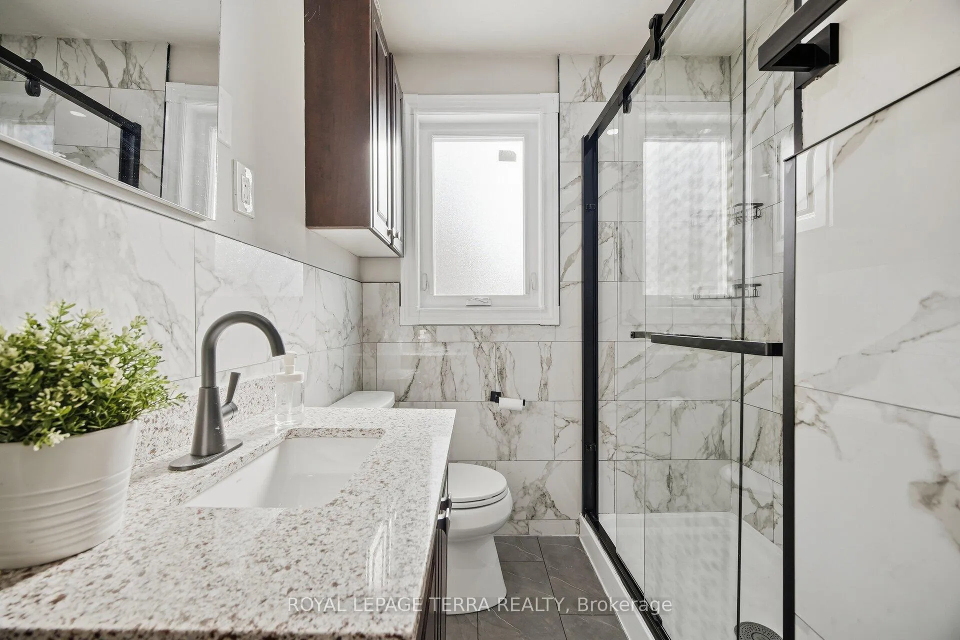 Photo 24 of 742 Ritson Road S, Oshawa, Lakeview — HOMEH