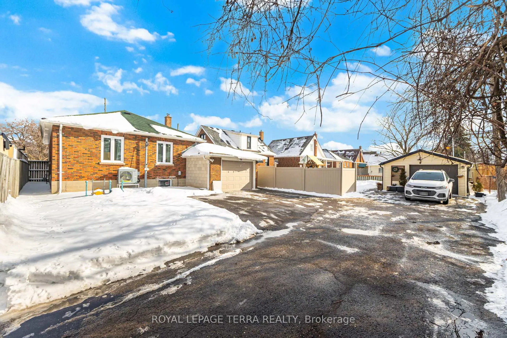 Photo 43 of 742 Ritson Road S, Oshawa, Lakeview — HOMEH
