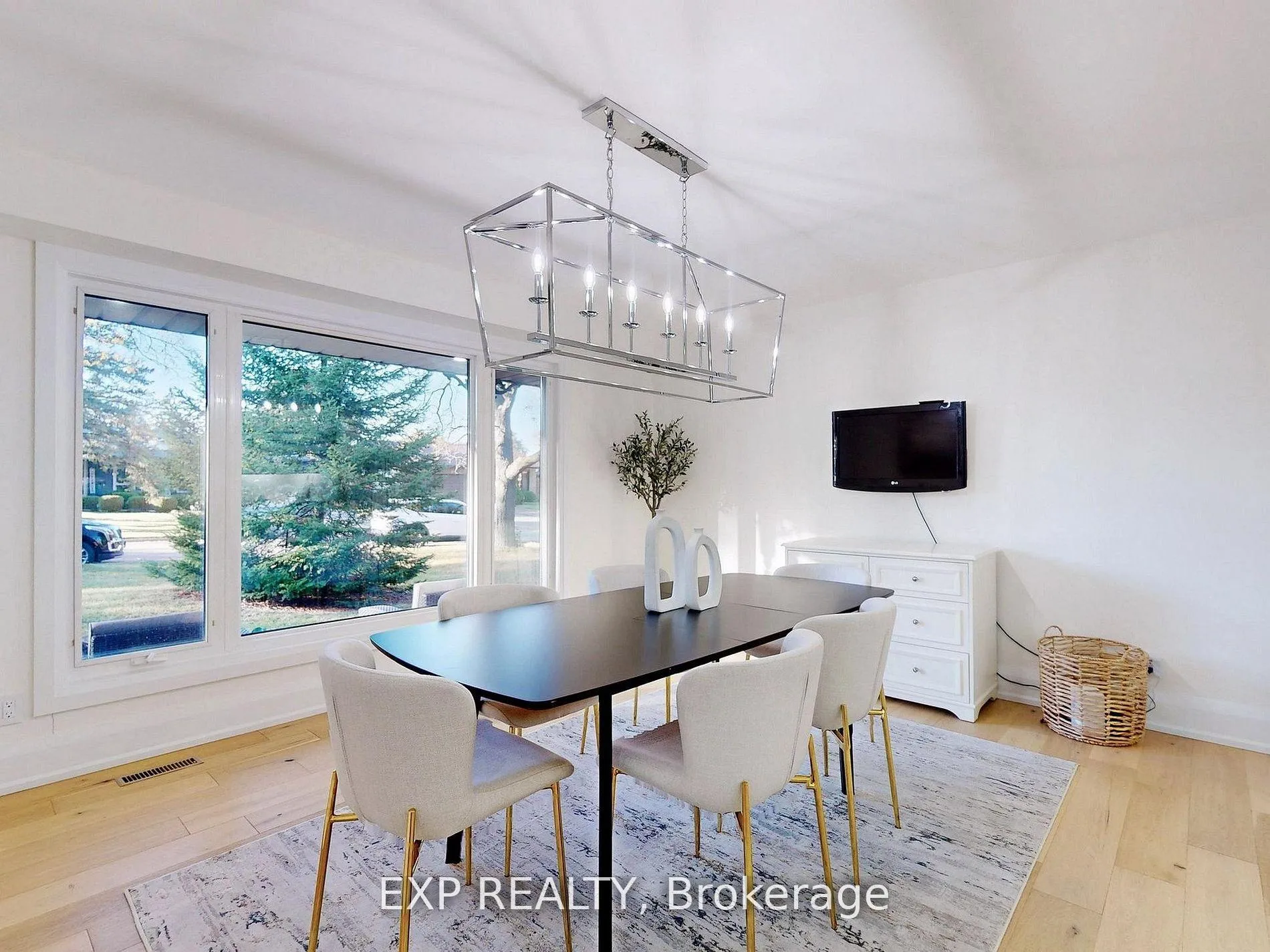 Photo 8 of 190 Crestwood Road, Caledon, Bolton North — HOMEH