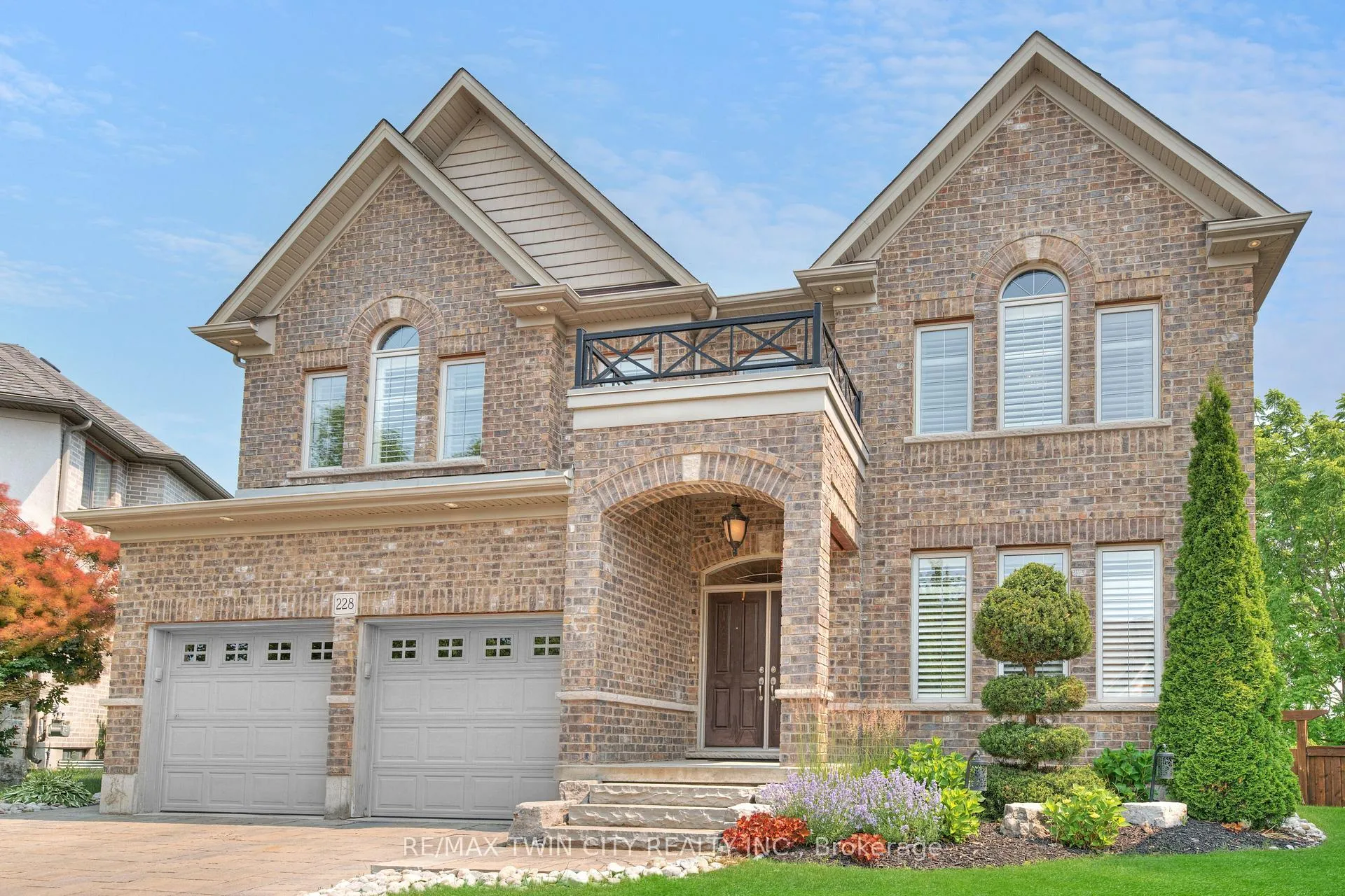 Photo 2 of 228 Evens Pond Crescent, Kitchener — HOMEH
